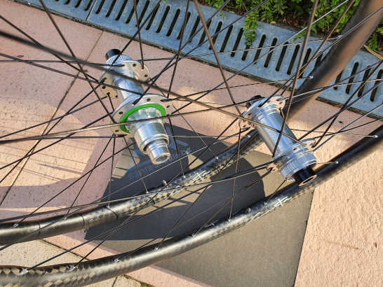 Roues gravel carbon Santawheels LOKI, moyeux Hope RS 4 Silver, rayons DT Comp (4)